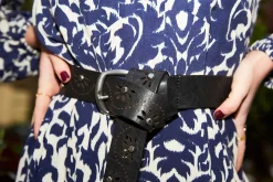 Cinturon Flor Tachas Negro