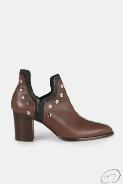 Punky Boots Avellana Con Tacón Tachas Plata 7Cm