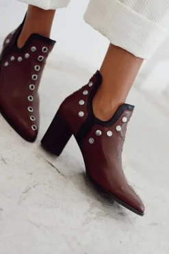 Punky Boots Avellana Con Tacón Tachas Plata 7Cm